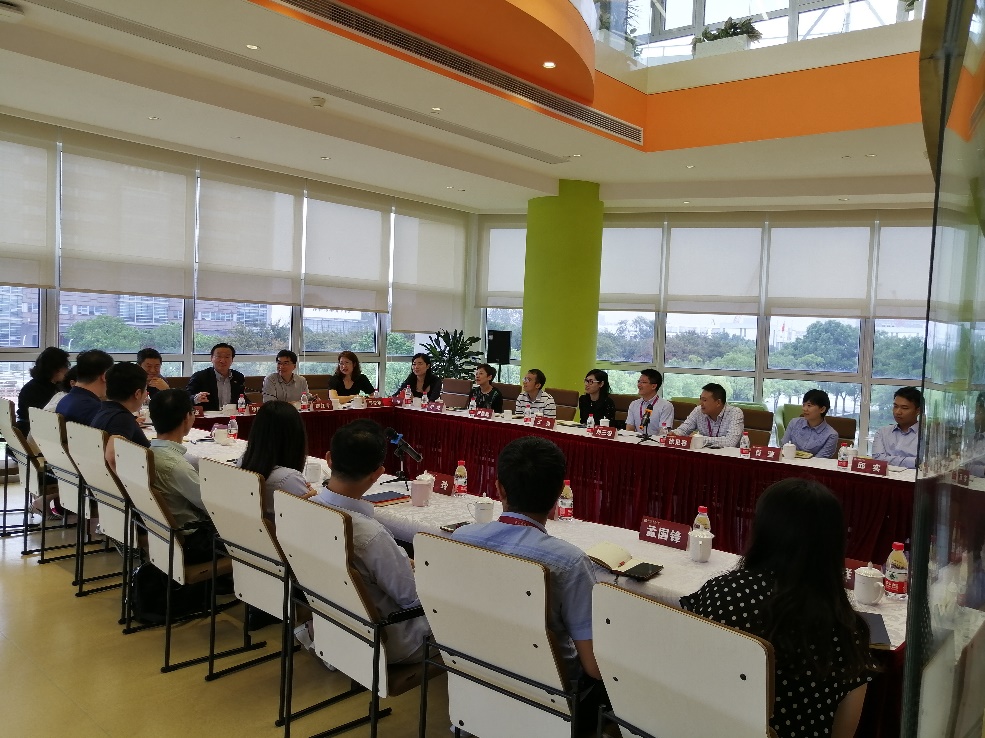 世界杯官网举行新引进青年学者座谈会