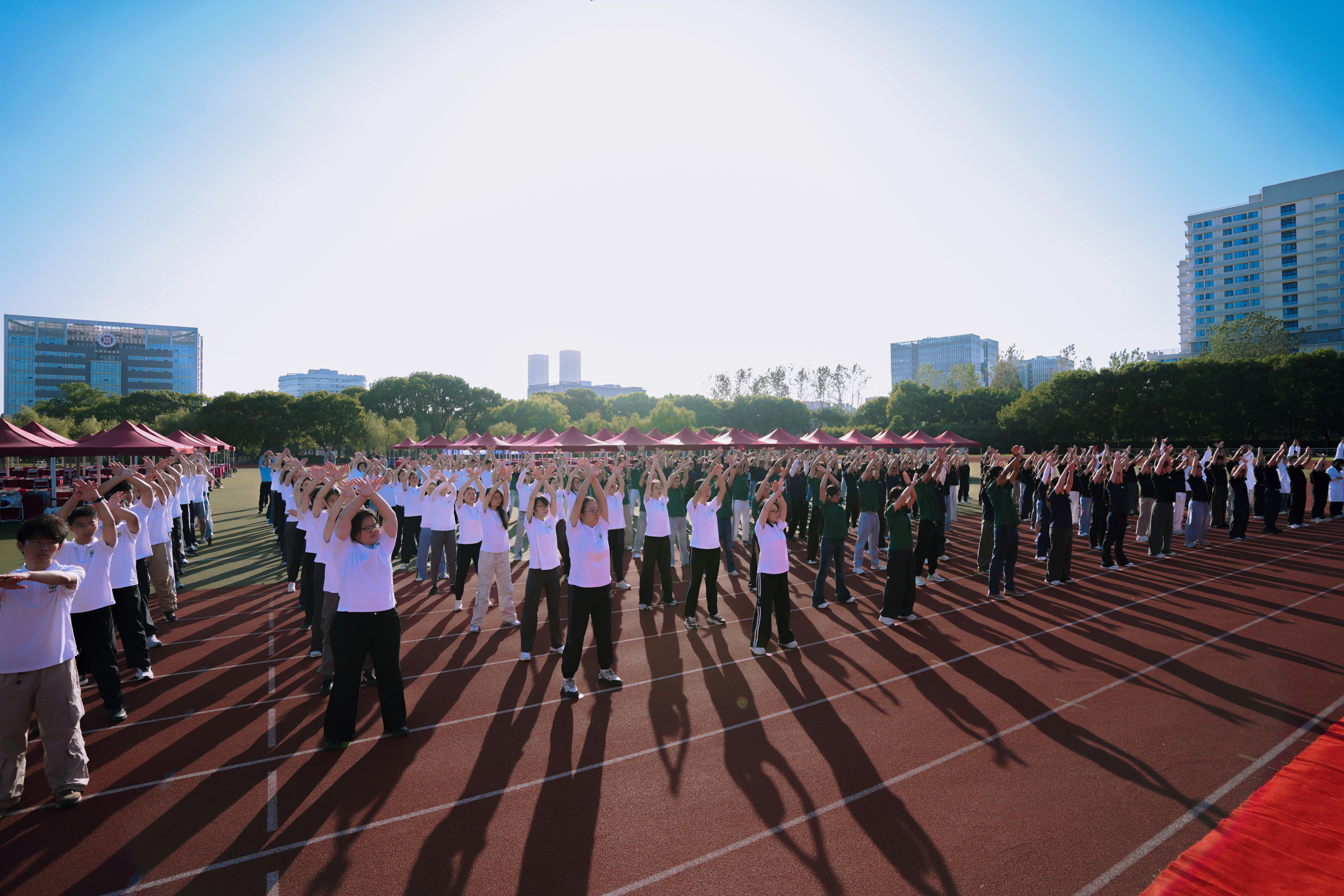 晨光启序传薪火  2026年秋季“闻鸡起武”开训仪式举行