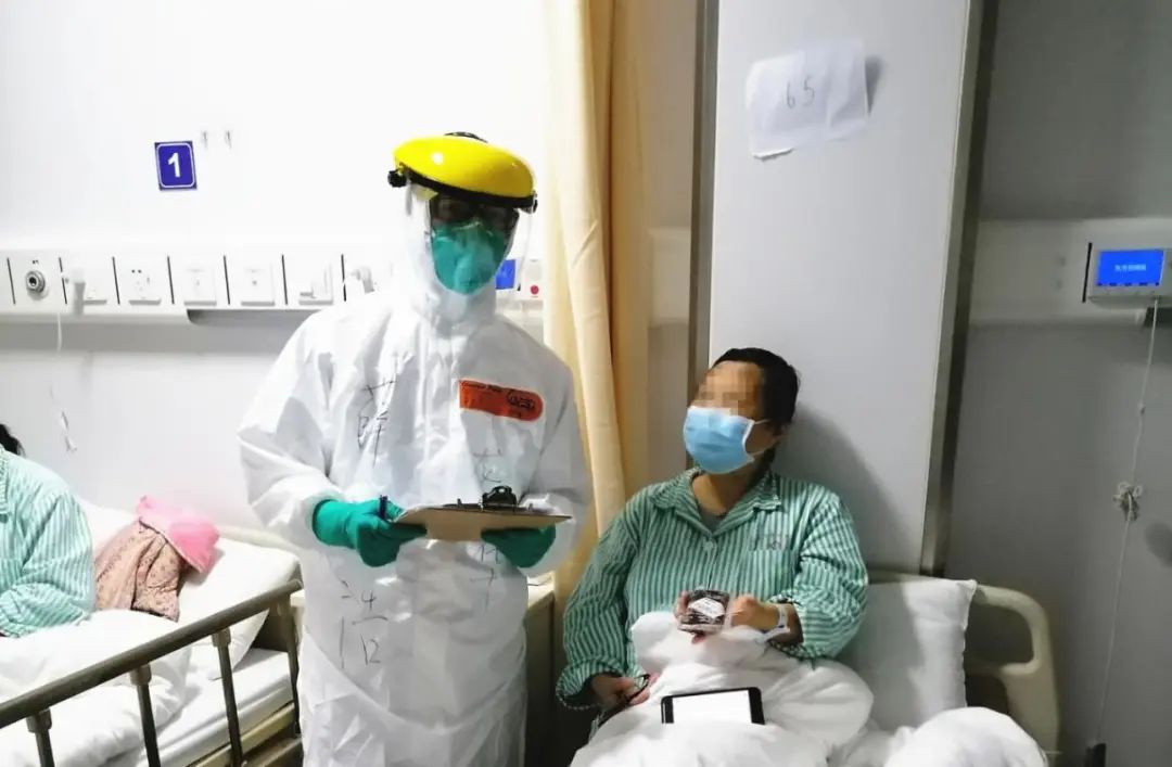 世界杯官网系统医务人员积极支援上海市公共卫生临床中心